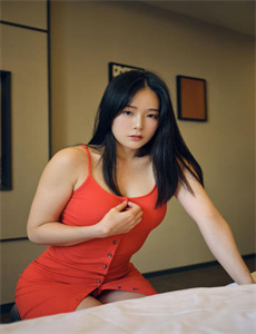 《超帅男生小鲜肉打灰机-操老女人b》