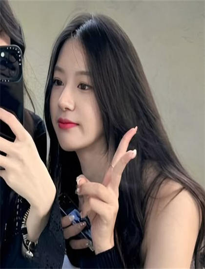 《让白眼狼女儿痛哭流涕》象征隐喻解析颠覆性的：符号意义与深层寓意探讨